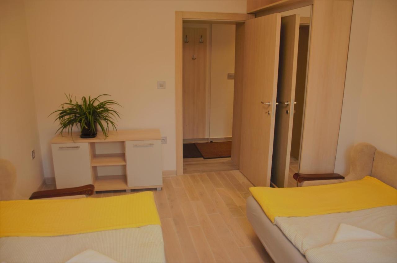 Spacious 2-Bedroom Apartment With Luxury Feel Újvidék Kültér fotó